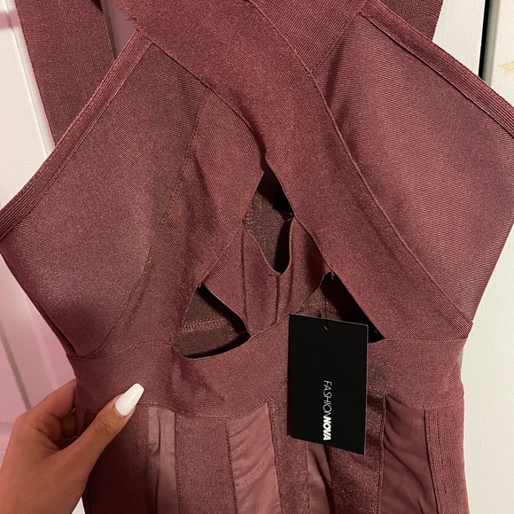 FASHION NOVA The ultimate switch up dress - Picture 7 of 7